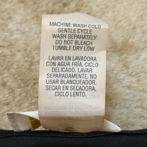 Escapades vintage black silk floral embroidered tank top women’s size medium - Picture 9 of 9